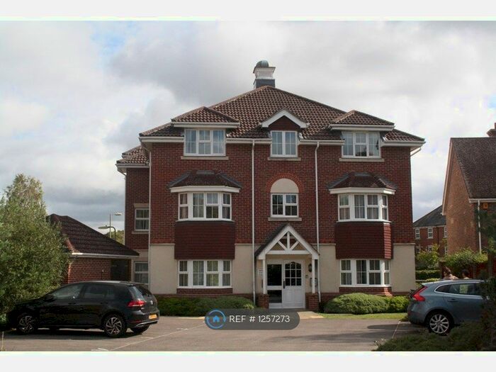 2 Bedroom Flat To Rent In Maudit House, Fleet GU51