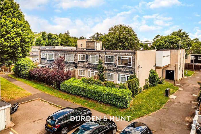 1 Bedroom Flat For Sale In Monksgrove, Loughton, IG10