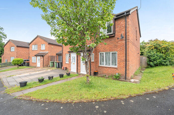 3 Bedroom Semi-Detached House For Sale In Bridgeman Drive, Houghton Regis, Dunstable, LU5