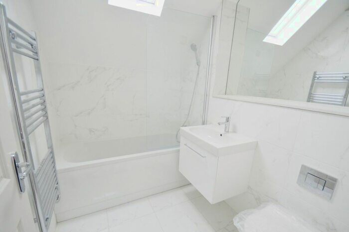 2 Bedroom Flat To Rent In Riddlesdown Road, Purley, CR8