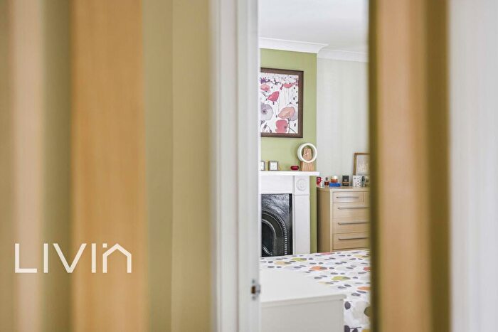 2 Bedroom Semi-Detached House For Sale In Sylverdale Road, Croydon, Surrey, CR0