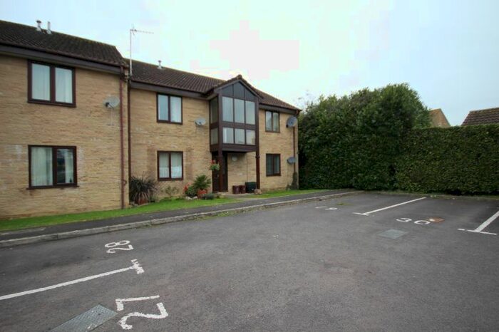 1 Bedroom Flat To Rent In Cedar Court, Martock, TA12