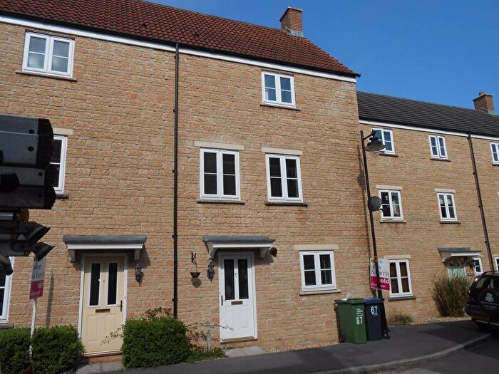3 Bedroom Town House To Rent In Linnet Road, Calne, SN11