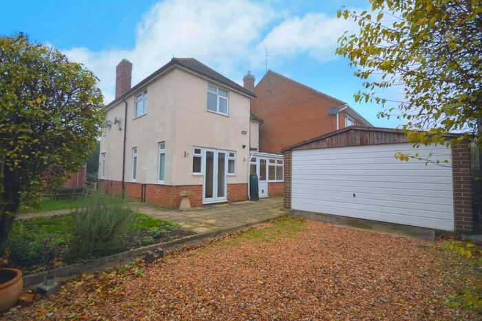 4 Bedroom Property To Rent In Cransley Hill, Kettering, NN14