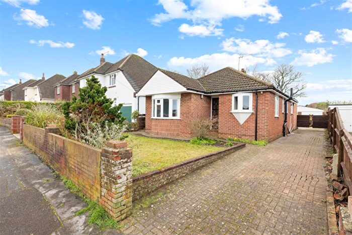 3 Bedroom Detached Bungalow For Sale In Broadlands Avenue, Waterlooville, PO7