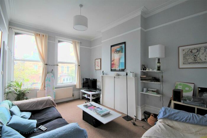 5 Bedroom Flat To Rent In Finsbury Park Road, Finsbury Park, London, N4