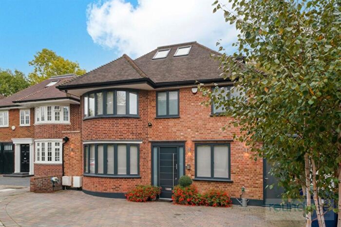 6 Bedroom Detached House For Sale In Danescroft Gardens, Hendon, NW4