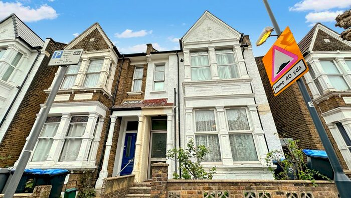 2 Bedroom Flat To Rent In Fairlight Avenue, London, NW10