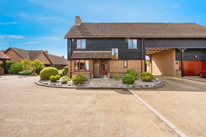 5 Bedroom Link Detached House For Sale In Keeley Farm Court, Wootton, Bedford, Bedfordshire, MK43