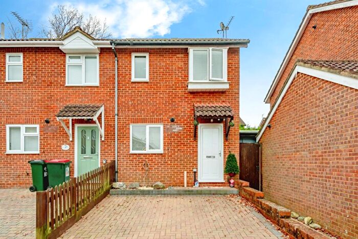2 Bedroom Semi Detached House For Sale In Otford Close, Crawley, RH11