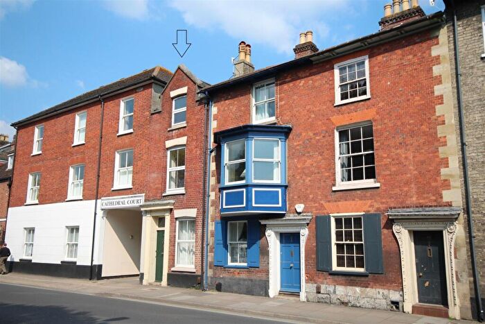 3 Bedroom Town House For Sale In Exeter Street, Salisbury, SP1