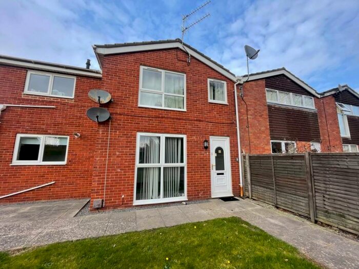 2 Bedroom Flat To Rent In Heron Close, Worle, Weston-super-Mare, BS22