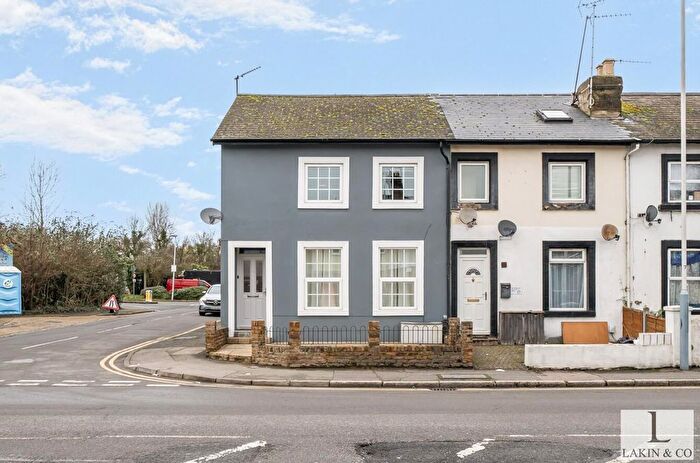 2 Bedroom Maisonette To Rent In Rockingham Road, Uxbridge, UB8