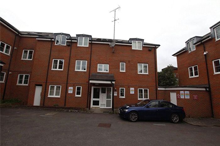 1 Bedroom Flat To Rent In Curtis Street, Swindon, Wiltshire, SN1