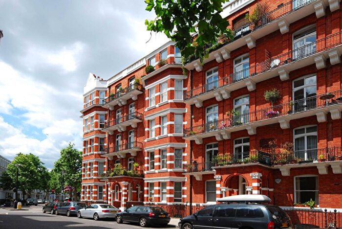 2 Bedroom Flat To Rent In Kensington Mansions, Earls Court, London, SW5