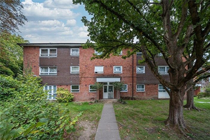 2 Bedroom Flat To Rent In Addlestone, Surrey, KT15