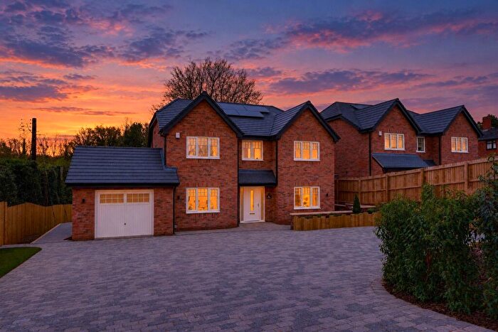 5 Bedroom Detached House For Sale In Alcester Road, Finstall, Bromsgrove, Worcestershire, B60