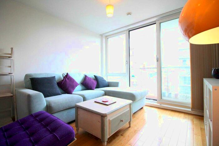 1 Bedroom Flat To Rent In Simmonds House, Brentford, TW8