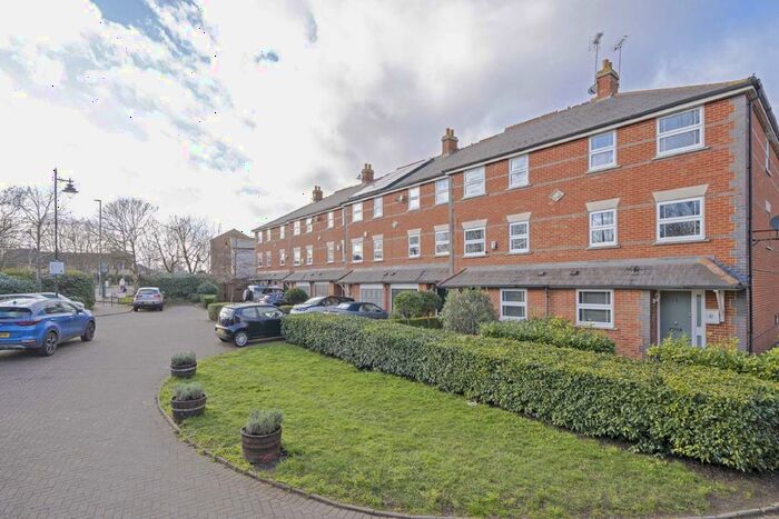4 Bedroom Property To Rent In Massingberd Way, London, SW17