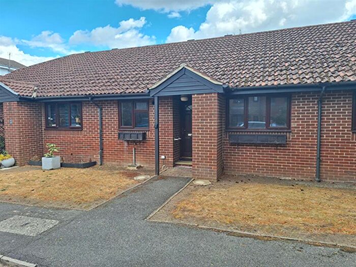 2 Bedroom Bungalow For Sale In Brook Lea, Caversham, Reading, RG4