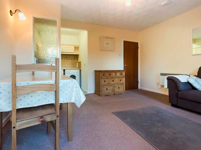 1 Bedroom Apartment To Rent In Mumbles Rd Mumbles, Swansea, SA3