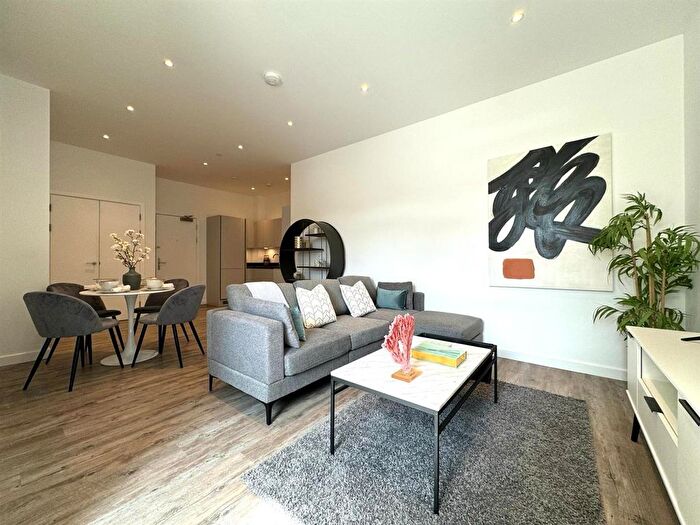 1 Bedroom Flat To Rent In London Road, Staines-Upon-Thames, TW18