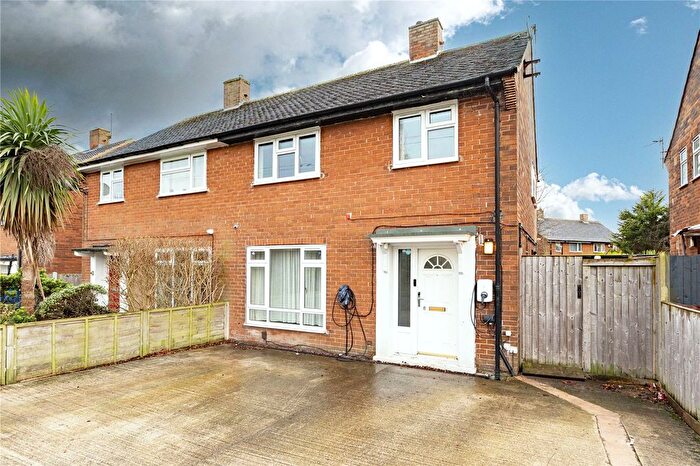 3 Bedroom Semi Detached House For Sale In Lingfield View, Leeds, West Yorkshire, LS17
