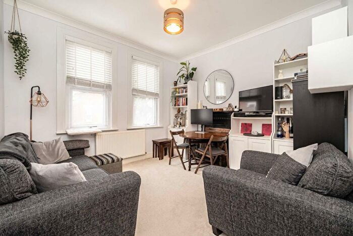 2 Bedroom Flat To Rent In Chapter Road, London, NW2