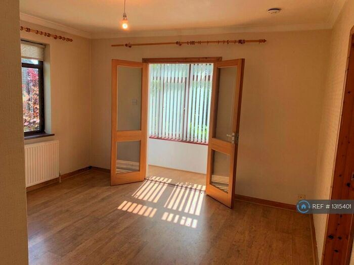 3 Bedroom Bungalow To Rent In Mahlon Avenue, South Ruislip, HA4