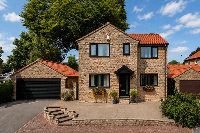 4 Bedroom Detached House For Sale In Aspen Way, Tadcaster, LS24
