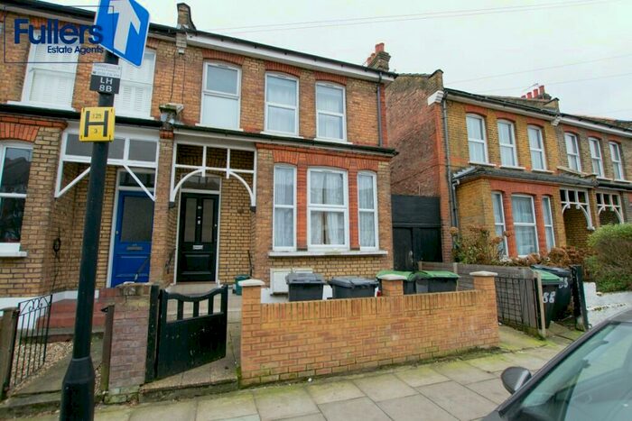 3 Bedroom Flat To Rent In Lyndhurst Road, London, N22