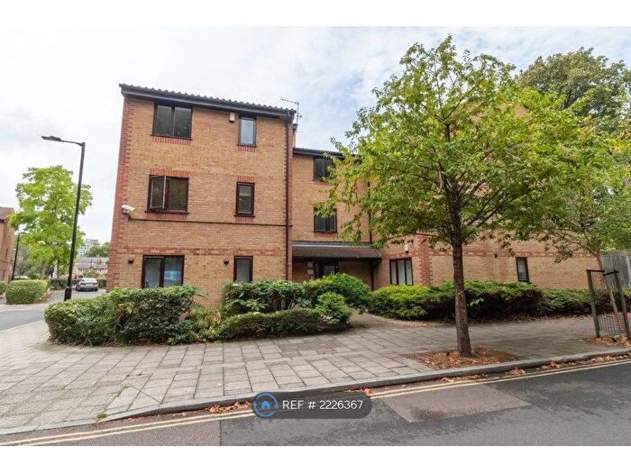 2 Bedroom Flat To Rent In Searles Road, London, SE1