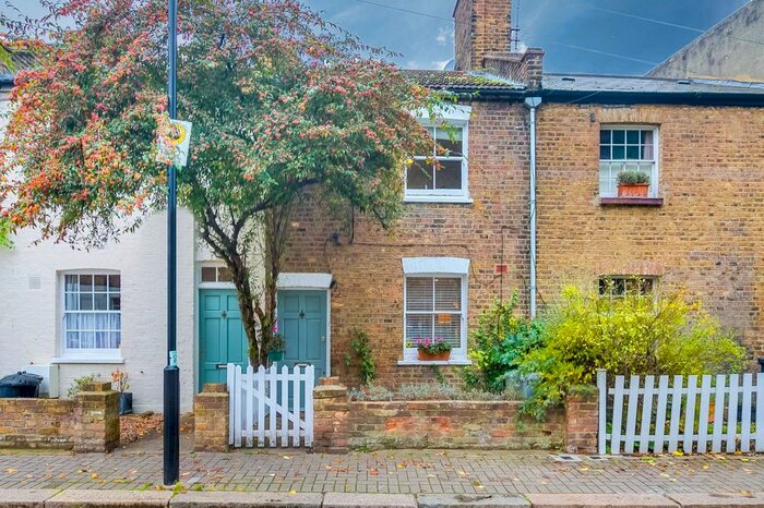 2 Bedroom Flat To Rent In Cardross Street, London, W6