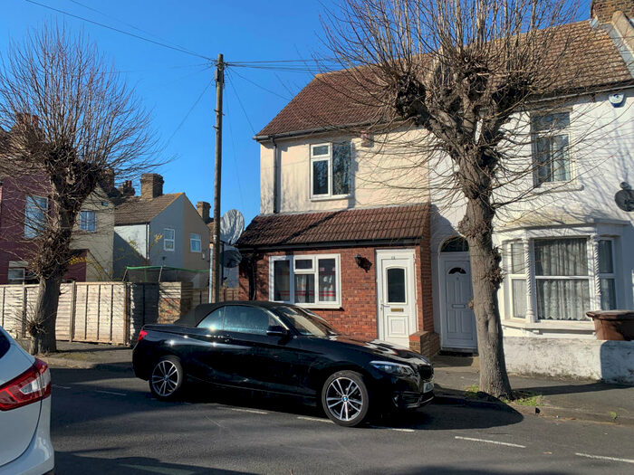 3 Bedroom End Of Terrace House To Rent In Rosebery Road, Gillingham, Kent, ME7