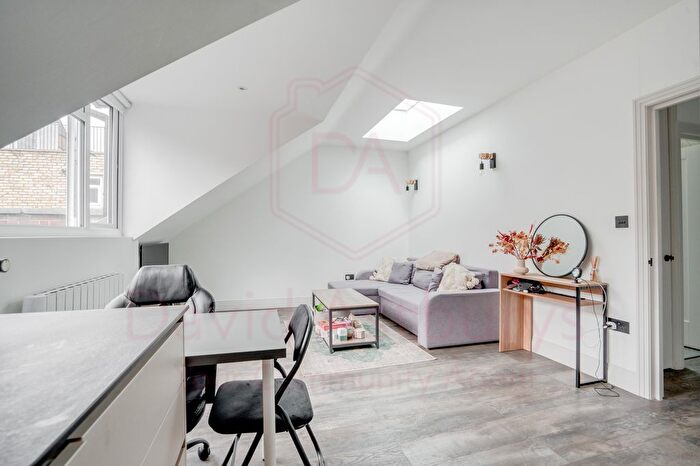 2 Bedroom Flat To Rent In Millers Terrace, Dalston, London, E8