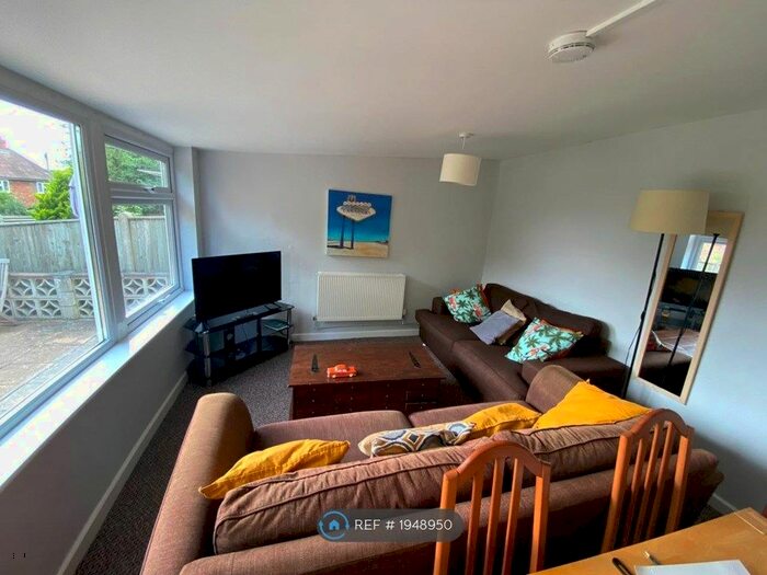 5 Bedroom Semi-Detached House To Rent In Shepherds Hill, Guildford, GU2