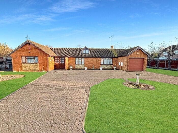 3 Bedroom Detached Bungalow To Rent In Cemetery Road, Houghton Regis, Dunstable, Bedfordshire, LU5