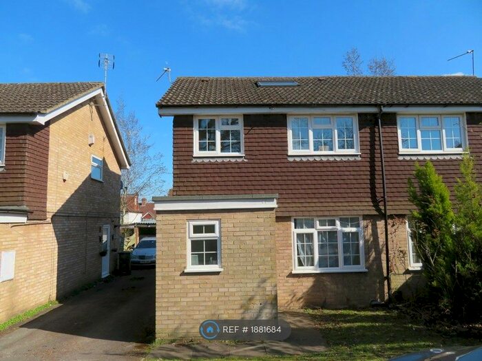 4 Bedroom Semi-Detached House To Rent In Southway, Guildford, GU2