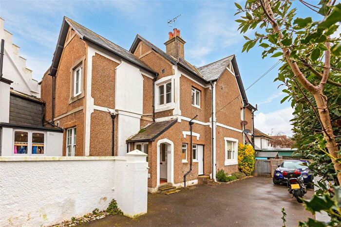 2 Bedroom Flat For Sale In Richmond Road, Worthing, BN11