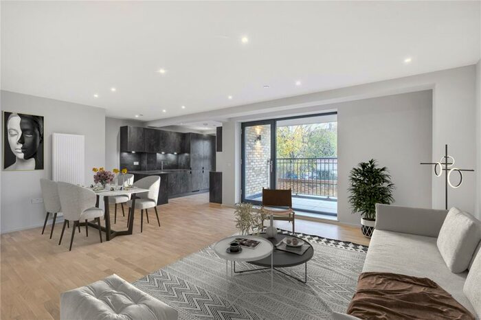 2 Bedroom Apartment To Rent In Mowlem Street, Cambridge Heath, London, E2