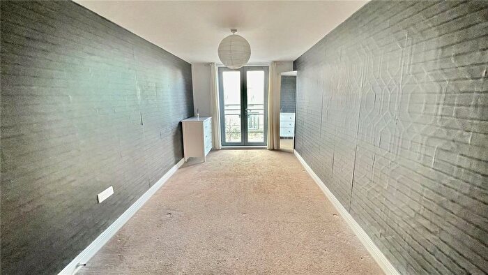 2 Bedroom Flat For Sale In Worsdell Drive, Gateshead, Tyne And Wear, NE8