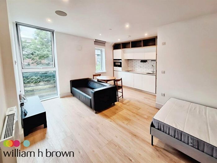 Studio To Rent In Roden Street, Ilford, IG1