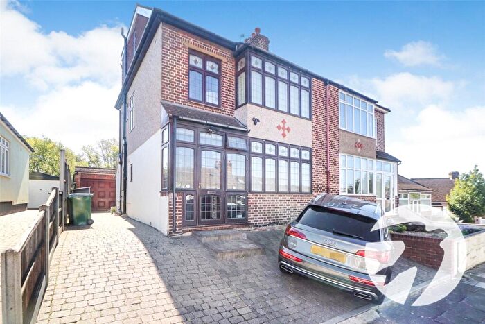 4 Bedroom Semi Detached House For Sale In Doris Avenue, Erith, DA8