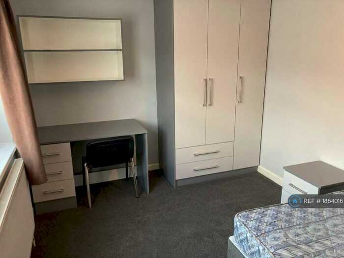 6 Bedroom End Of Terrace House To Rent In Clent Road, Reading, RG2