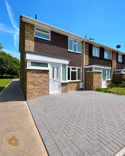 3 Bedroom End Of Terrace House For Sale In Goodman Park, Slough, SL2