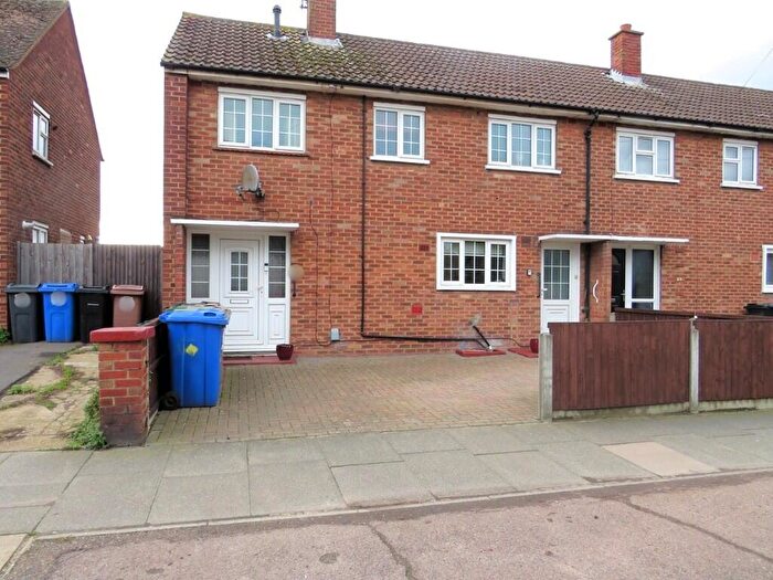 3 Bedroom End Of Terrace House For Sale In Fairway, Stifford Clays, North Grays, Essex, RM16