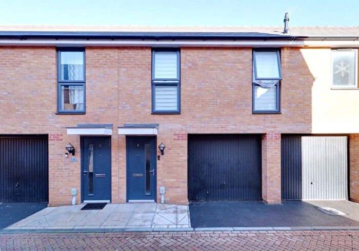 2 Bedroom Property For Sale In Cromwell Road, Rainham, RM13