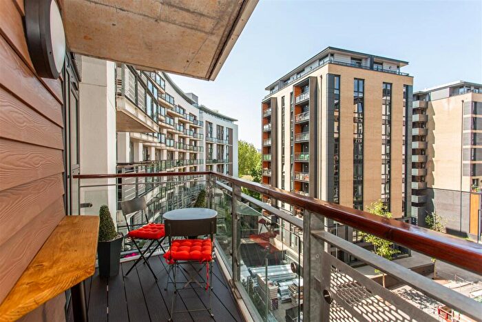 2 Bedroom Flat For Sale In Palmers Road, Bethnal Green, E2