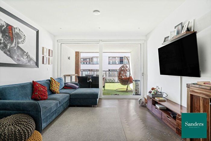 2 Bedroom Flat To Rent In Sterling Way, Islington, London, N7