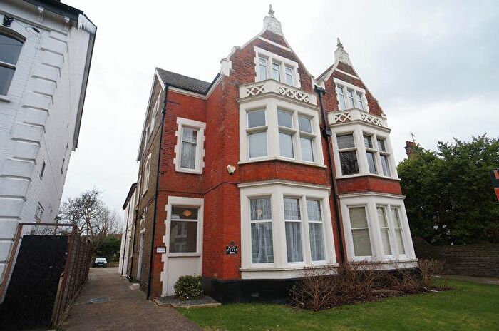 2 Bedroom Apartment To Rent In St Vincents Road, Westcliff-On-Sea, SS0